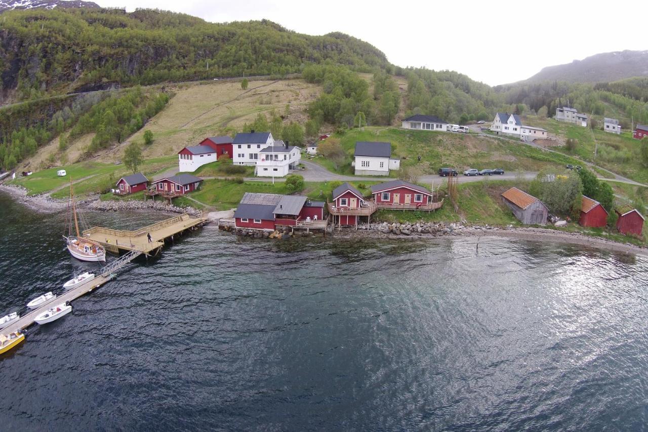 Hotel Elvegard Fjordcamp à Grov Extérieur photo